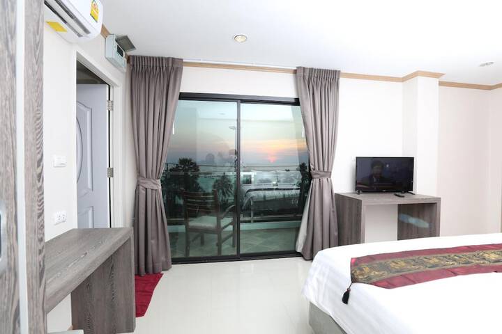 Room 12 of 38
