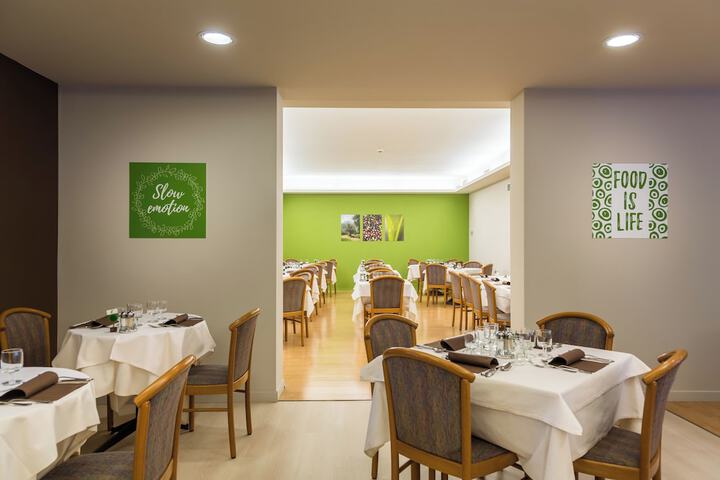 Dining 42 of 59