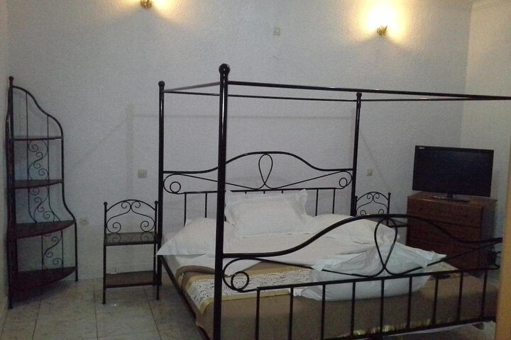 Room 13 of 40