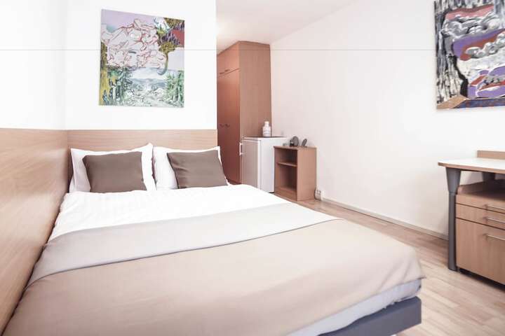 Room 9 of 27