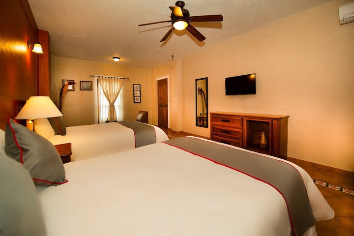 Room 15 of 38