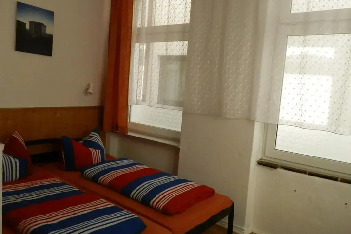 Room 6 of 13