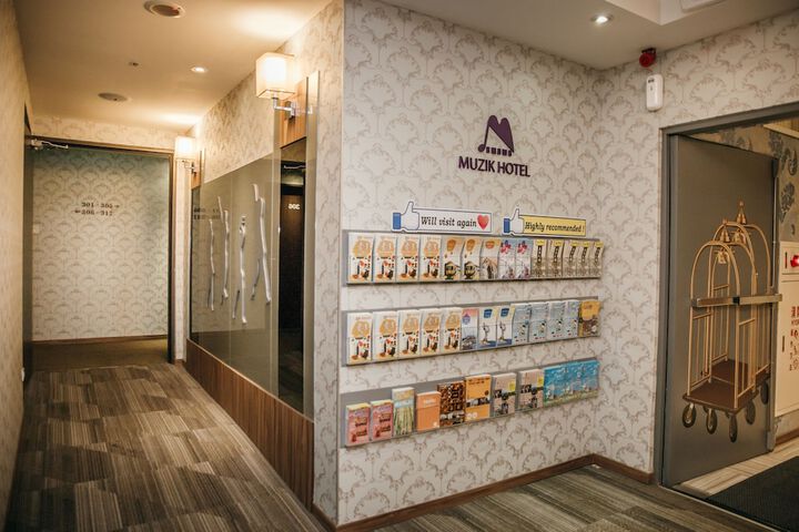 Entrance & Lobby