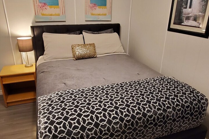 Room 6 of 32