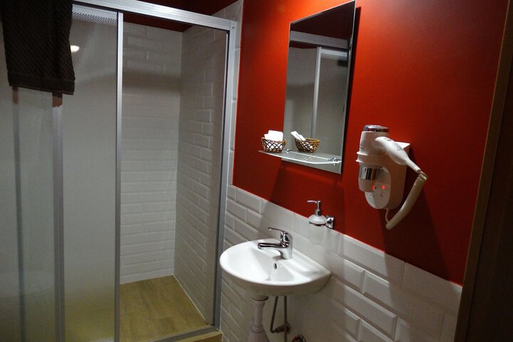Room 8 of 40
