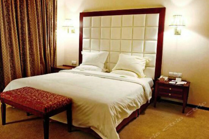 Room 3 of 10