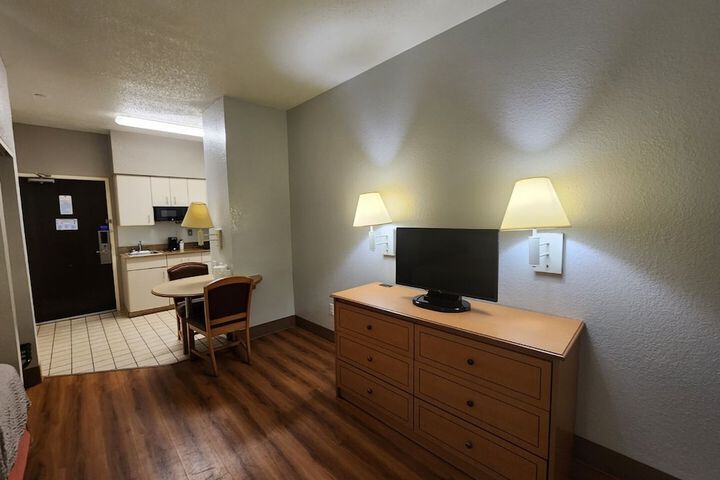 Room 18 of 32