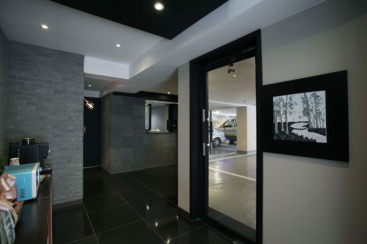 Hotel Interior 10 of 32