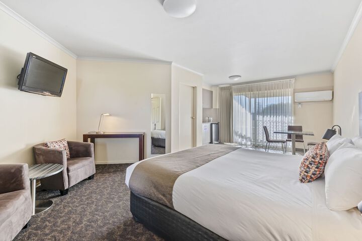 Room 3 of 48