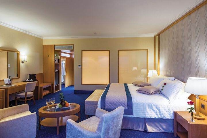 Room 12 of 61