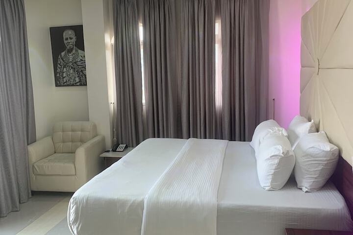 Room 17 of 34