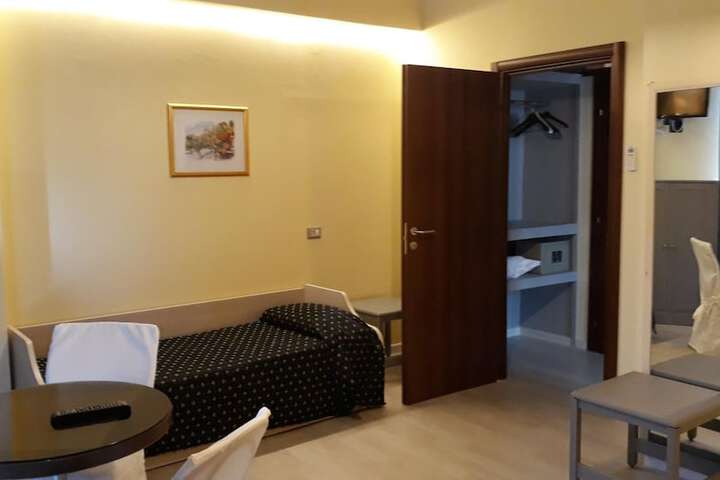 Room 16 of 53