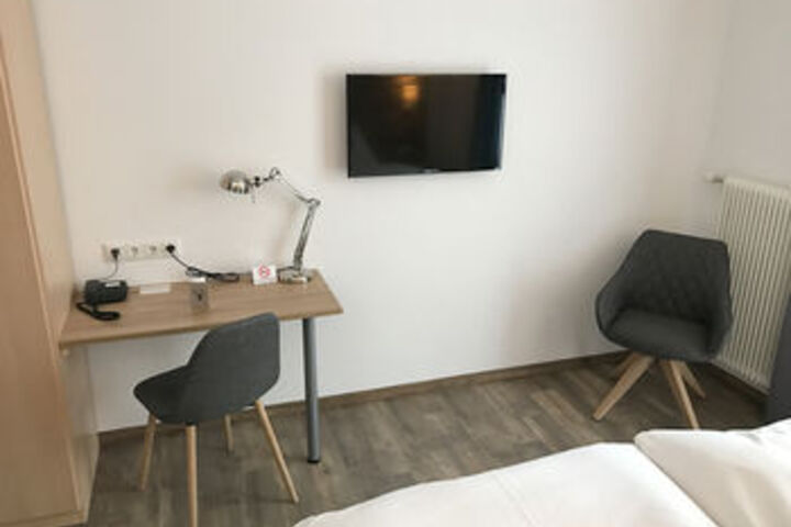 Room 90 of 136
