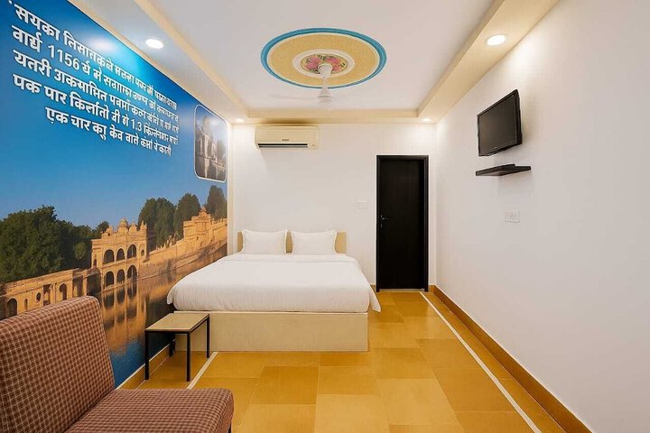 Room 8 of 12