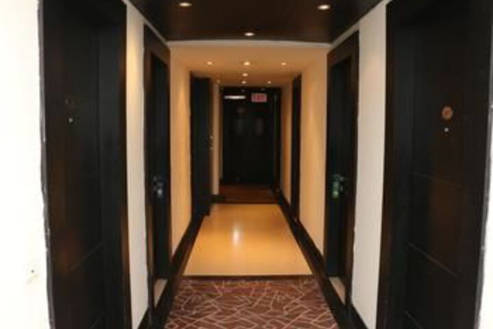 Ballroom/Hall 23 of 27