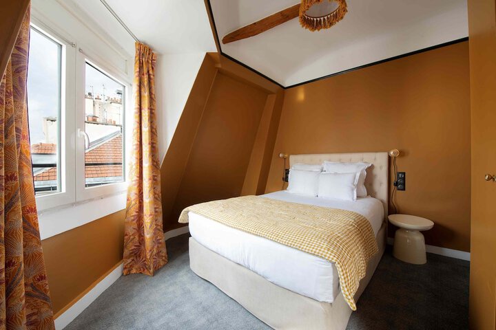 Room 30 of 53