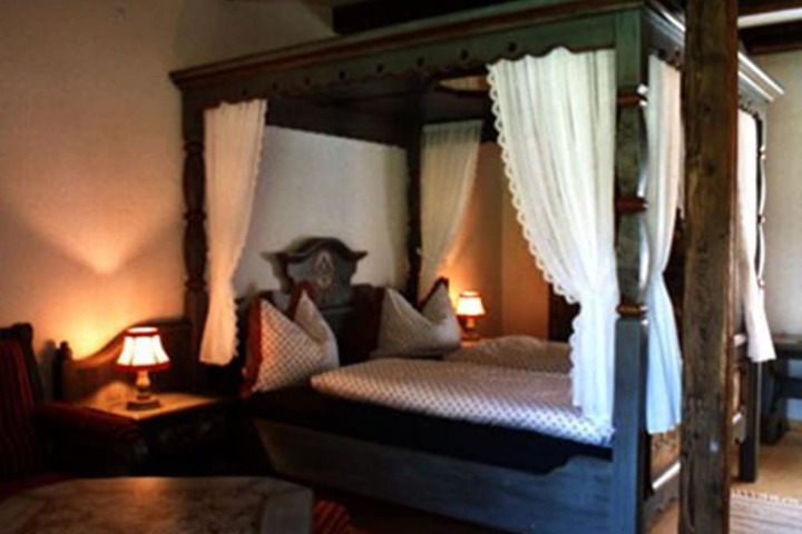 Room 2 of 44