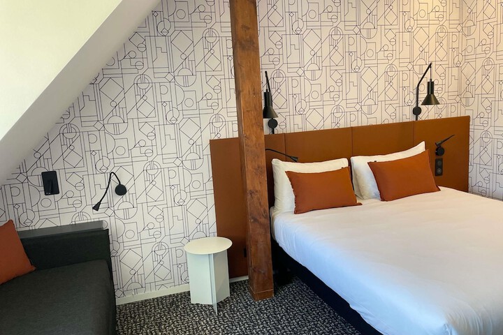 Room 10 of 56