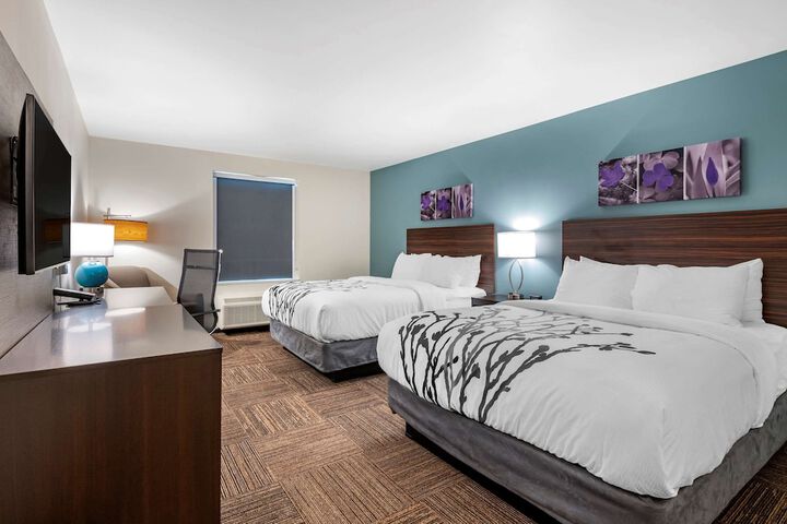 2 Queen Beds (1 of 8)