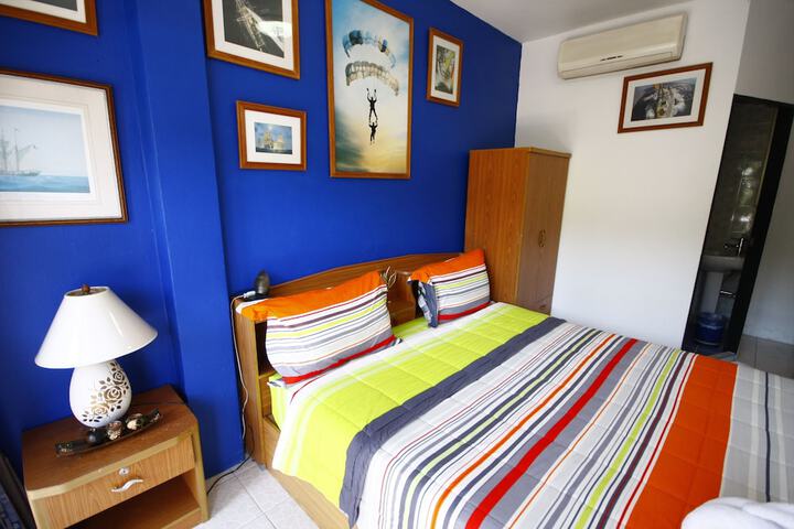 Room 10 of 30