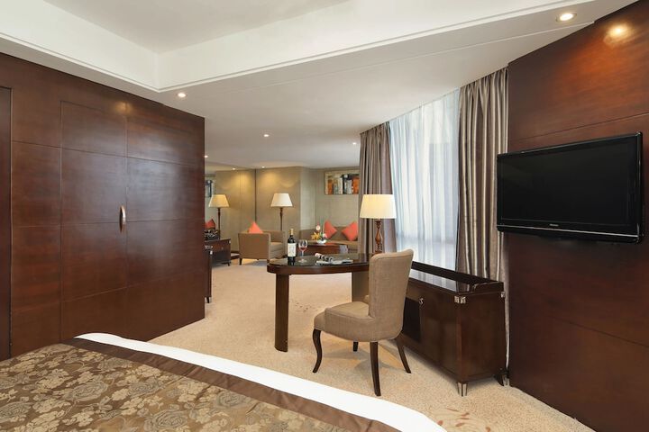 Room 8 of 65