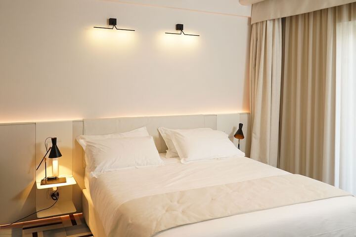 Room 6 of 28