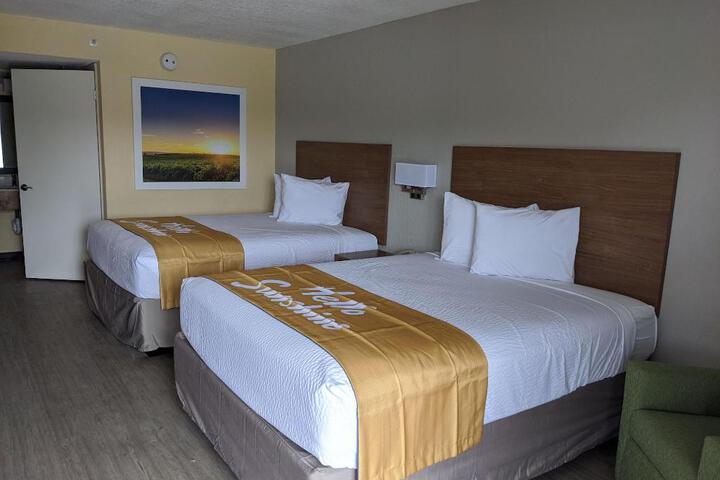 1 King Bed (3 of 21)