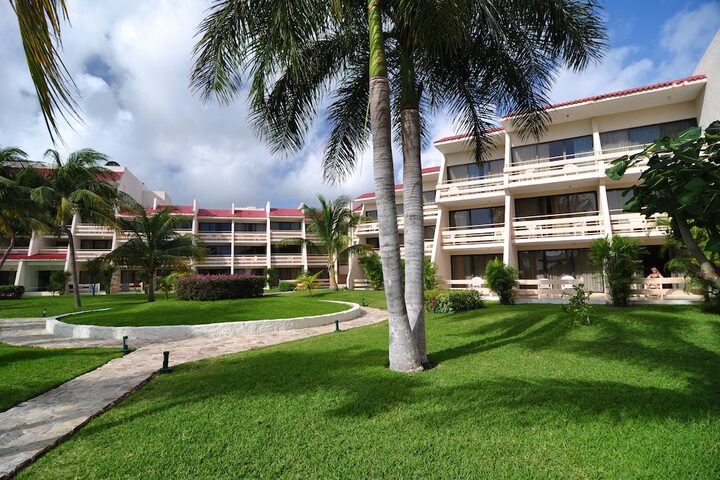 Hotel Exterior 92 of 98