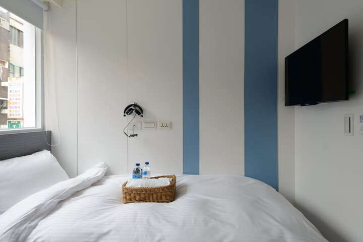 Room 25 of 53