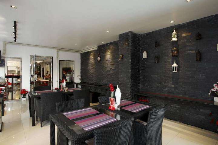 Dining 62 of 78