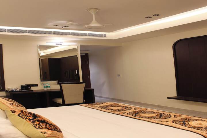 Room 15 of 77