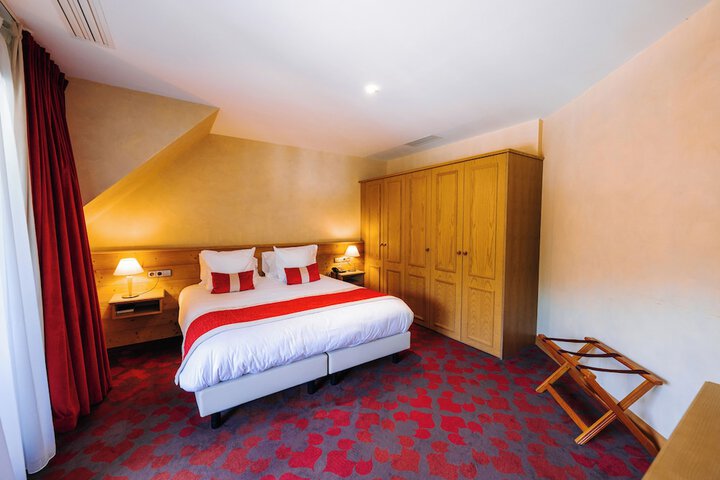 Room 27 of 120