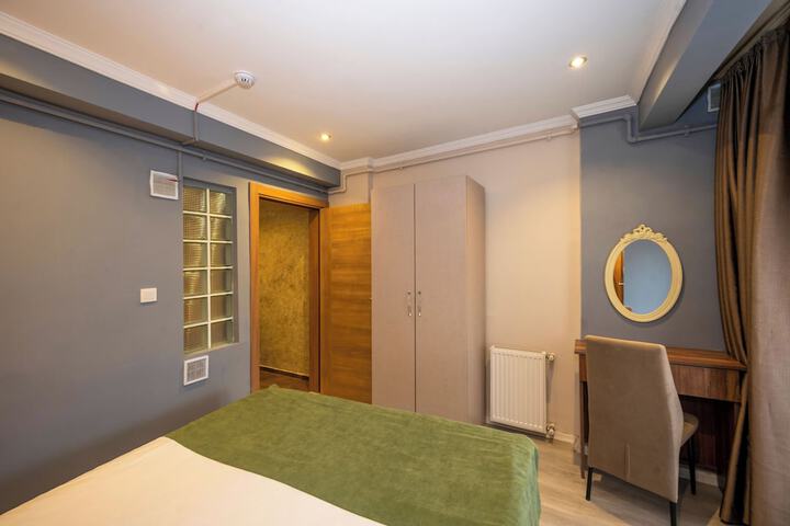 Room 37 of 158