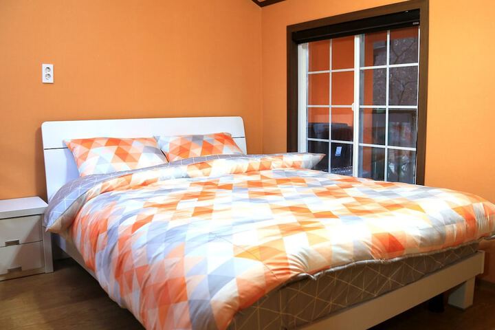 Room 4 of 38