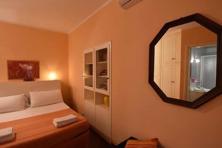 Room 2 of 25