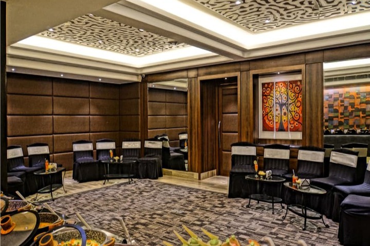 Ballroom/Hall 76 of 95