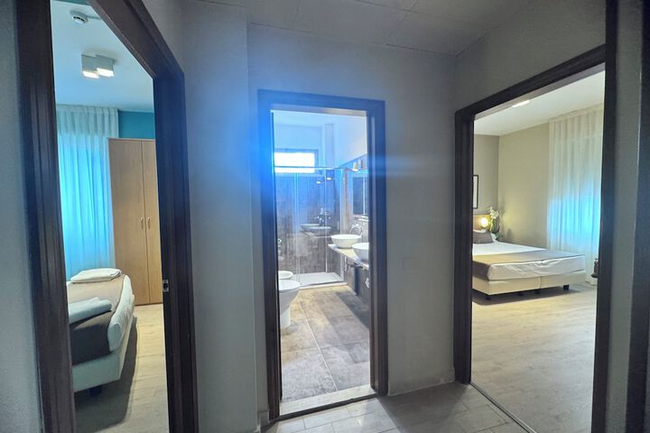 Room 16 of 33