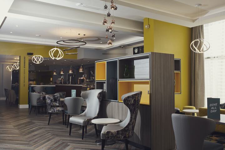 Lounge 186 of 292