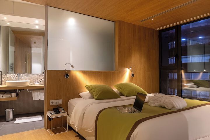 Room 10 of 43
