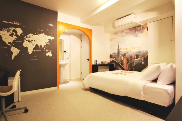 Room 3 of 16