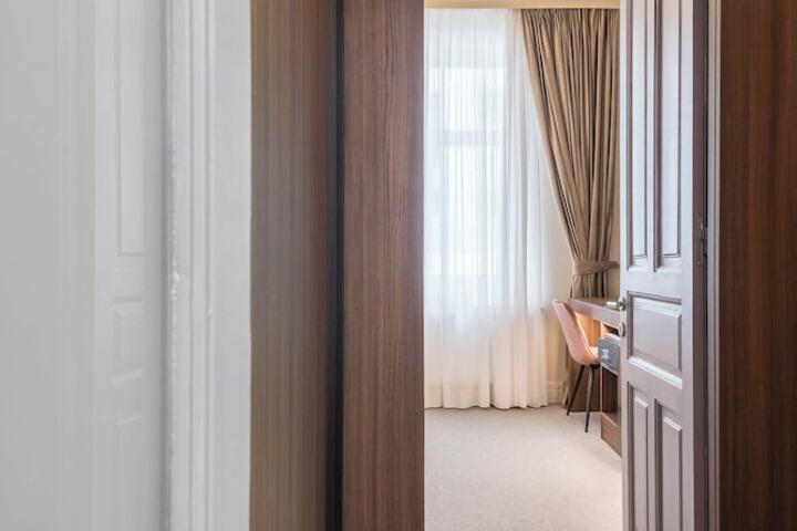 Room 152 of 208