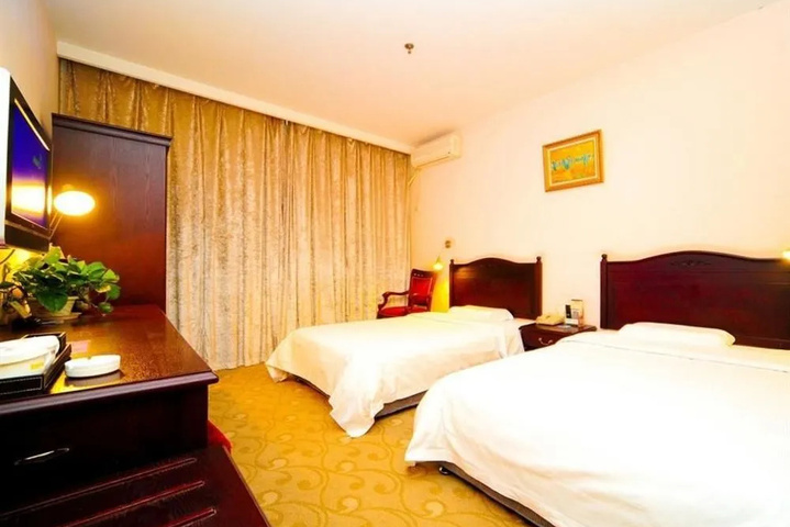 Room 4 of 18