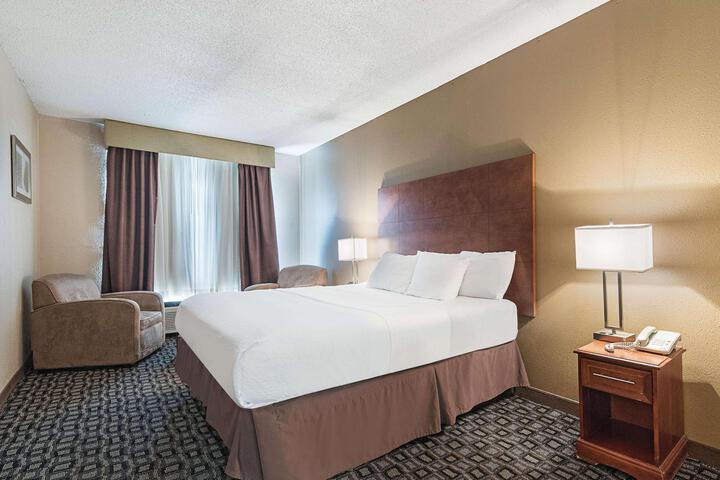 1 King Bed Accessible (4 of 14)