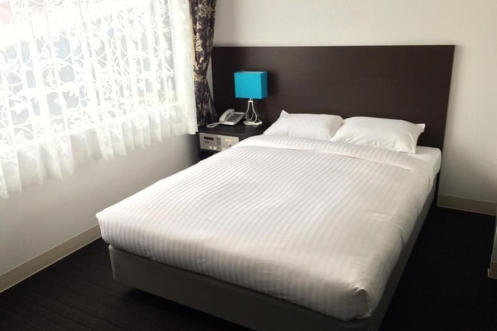 Room 16 of 27