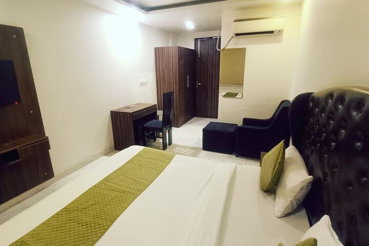 Room 32 of 126