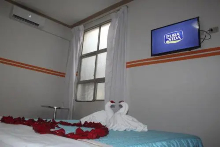 Room 6 of 8