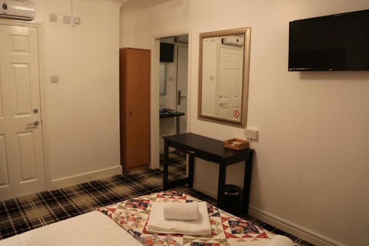 Room 2 of 20