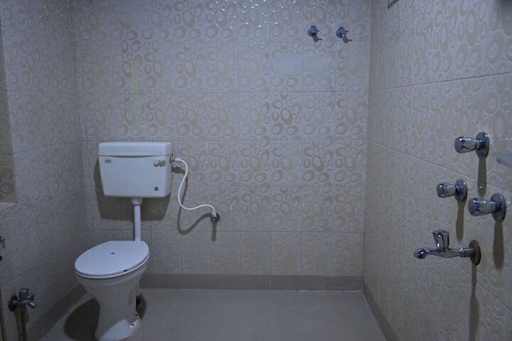 Room 9 of 16