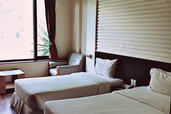Room 13 of 37