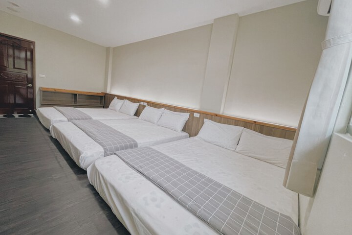 Room 13 of 42